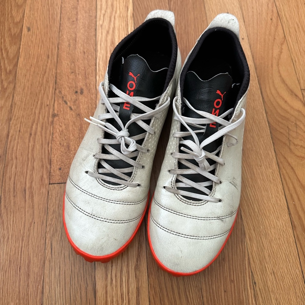 Puma Men's White and Red Soccer Shoes